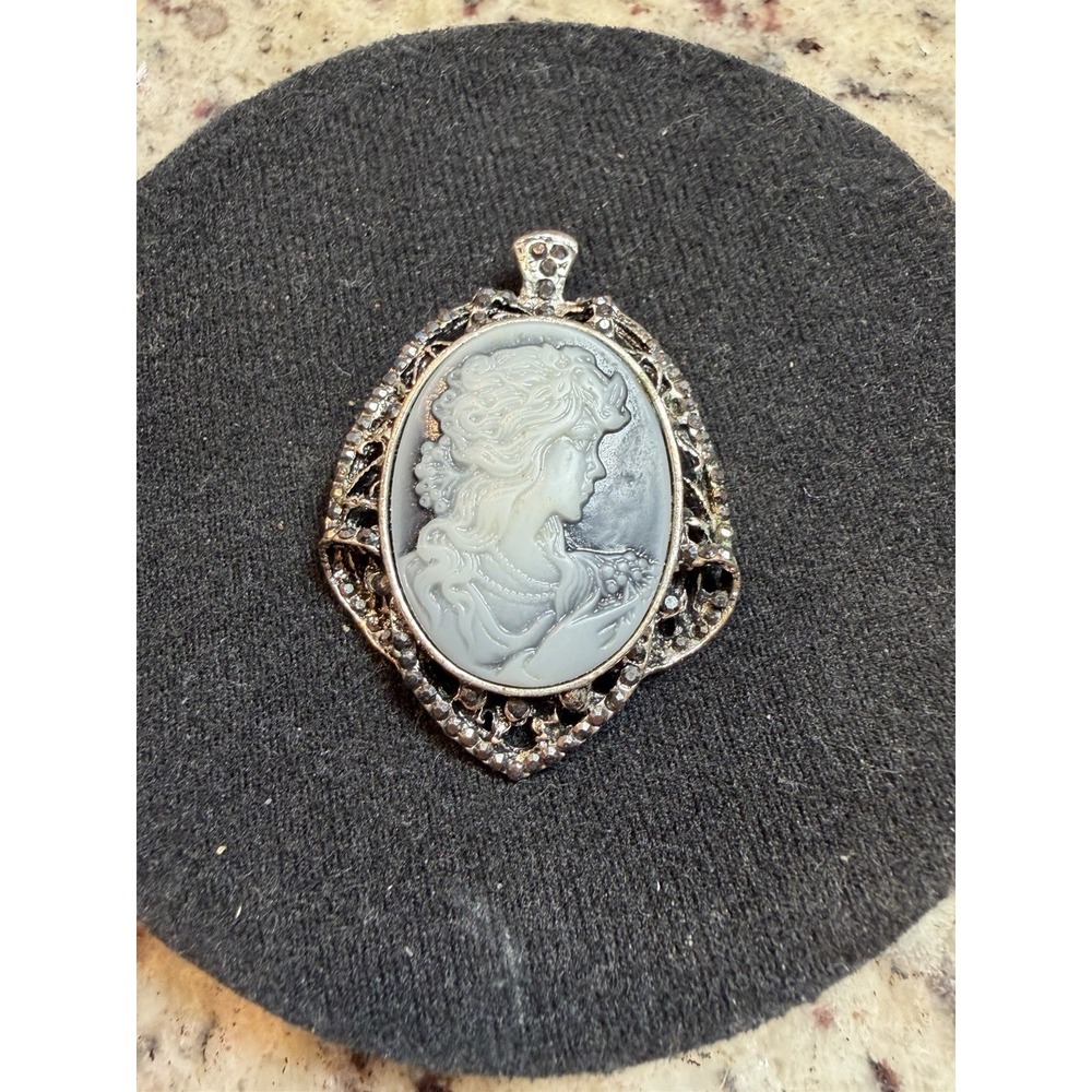 Vintage Cameo Pendant Woman Portrait‎ Rhinestone Frame Silver Tone